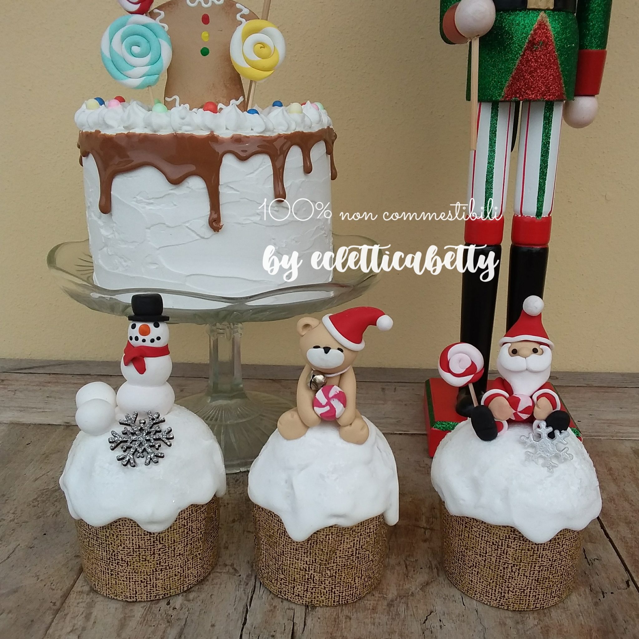 Piccolo Panettone glassato con Babbo Natale - immagine 2